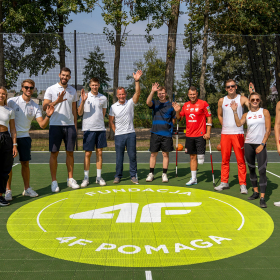 Rudzienko już jest „W zasięgu sportu”. Fundacja „4F Pomaga” zmodernizowała kolejne boisko szkolne